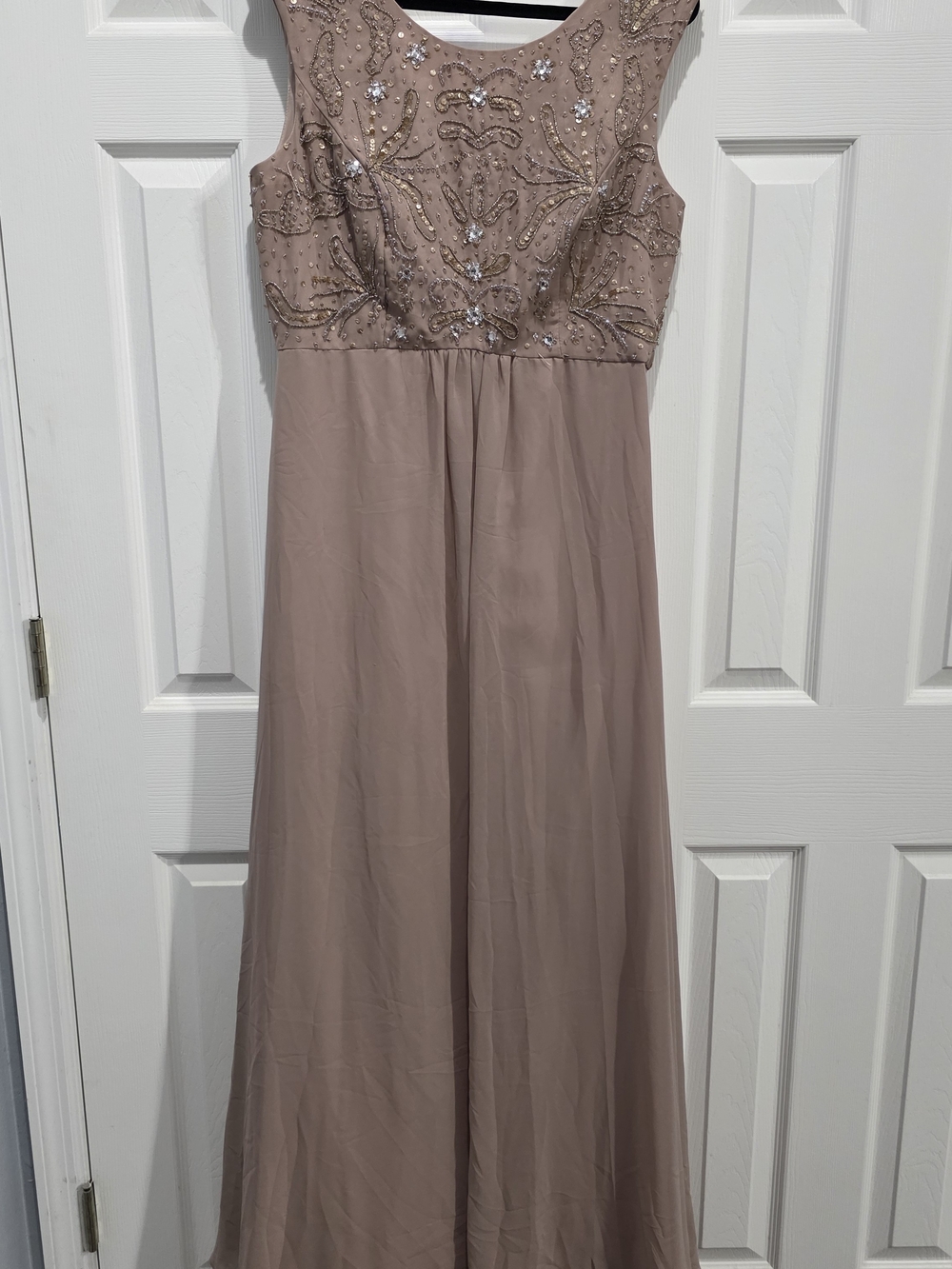 Elegant Flowing Evening Gown With Sequin Bodice - Picture 2 of 10
